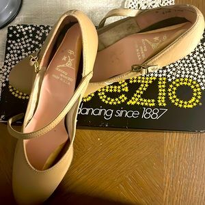 capezio dancing shoes